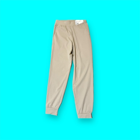 Uniqlo Pants - Brand-new light Uniqlo Airism joggers